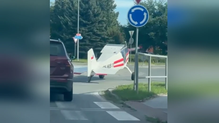 VIDEO: Vodiči neverili vlastným očiam. To, čo stretli na kruhovom objazde, už rieši polícia