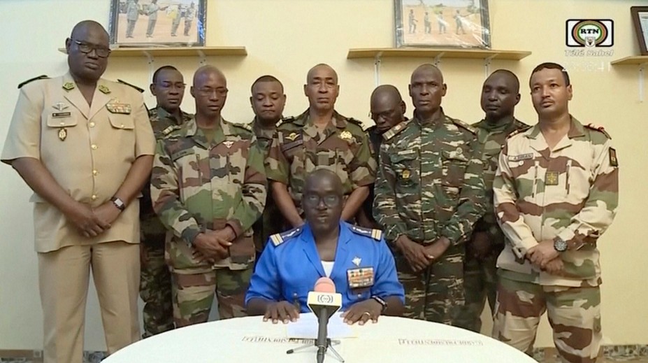 Vojenský prevrat v Nigeri. Zadržaný prezident Bazoum vyhlásil, že bude brániť demokraciu