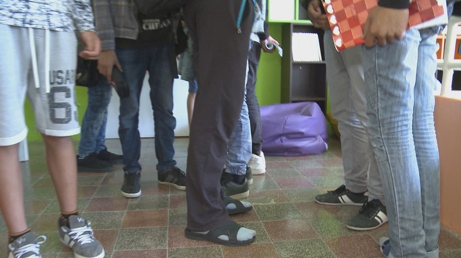 Problémový žiak (13) fyzicky napadol učiteľa. Na rováši má toho omnoho viac