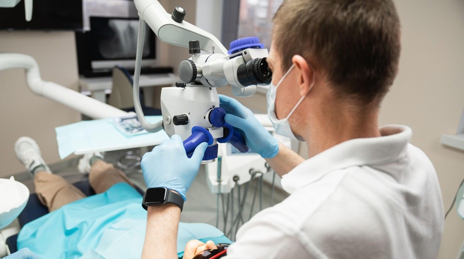 Pozor na nelegálne zubné ambulancie. Vieme, ako si overiť, či má lekár oprávnenie a registráciu