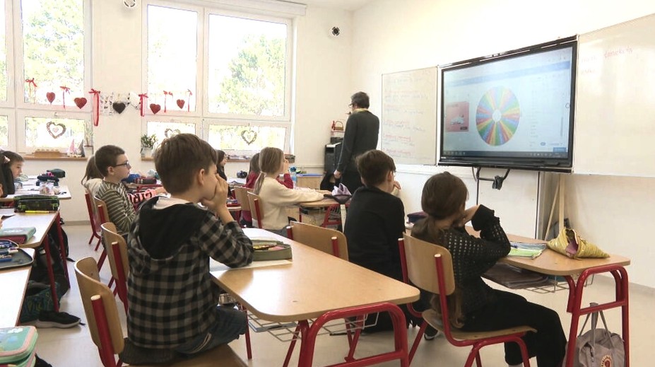 Štát určil, čo má žiak vedieť na konci tretieho, piateho a deviateho ročníka. Škola sa rozhodne, kedy ho to naučí