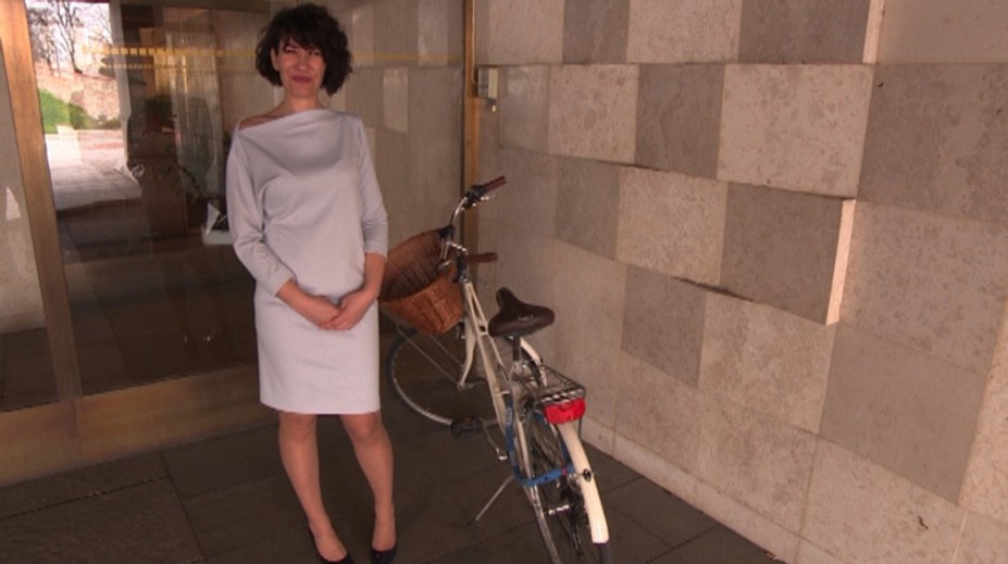 Nicholsonová odmietla limuzínu a dostala kanceláriu so sprchou