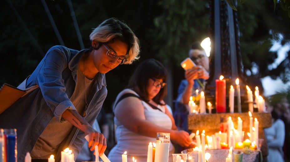 „Päťdesiat zvrhlíkov zabitých v bare!“ Takto o útoku informovali turecké noviny blízke Erdoganovi.