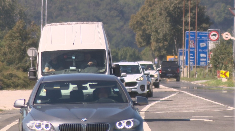 SNS vyzýva na zrušenie opatrení na hraniciach, PS a Spolu v nich problém nevidia