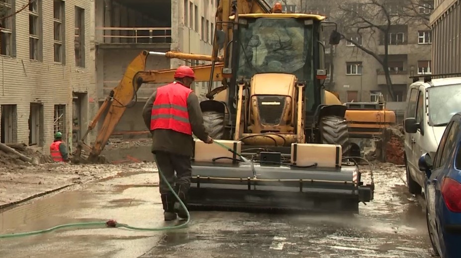 Robia nadčasy a na výplatu nedostanú ani minimálnu mzdu