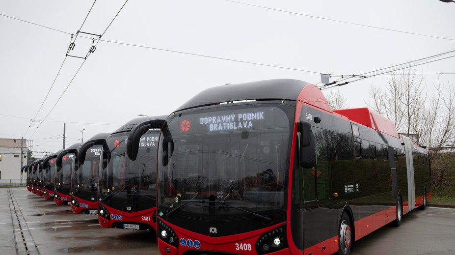 Bratislava posiela staré autobusy do dôchodku. Nahradia ich technologicky nabité vozidlá