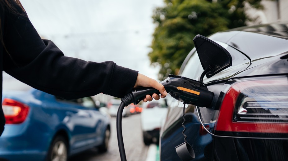 Spaľovacie motory dostávajú šancu aj po roku 2035: Čo to znamená pre vodičov?