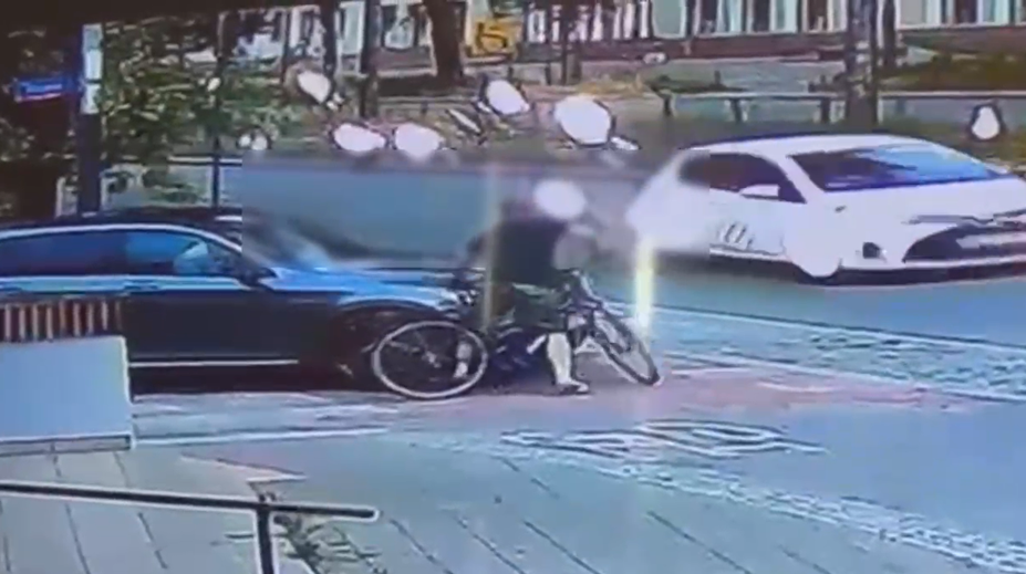 VIDEO: Muž upozornil vodiča na chybu. Ten urobil niečo, za čo mu hrozí doživotie