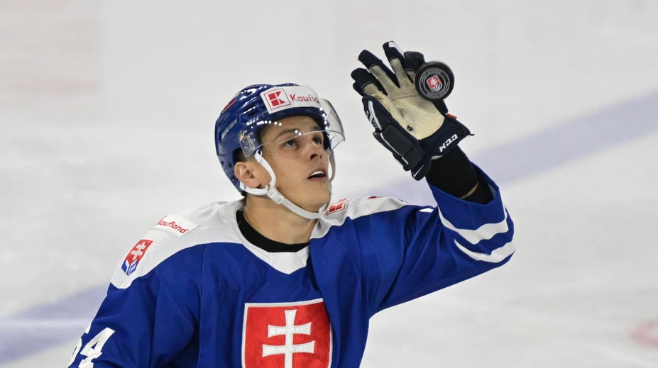 Třinec ukončil špekulácie o odchode slovenského obrancu. Patrik Koch podpísal s klubom nový kontrakt