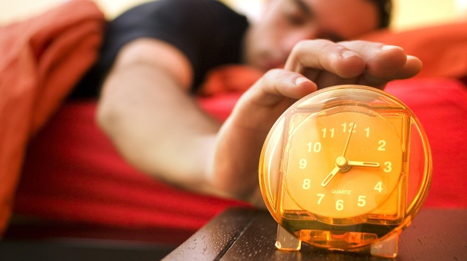 Neviete sa ráno postaviť z postele? Prinášame 12 tipov, ako sa ľahšie zobudiť