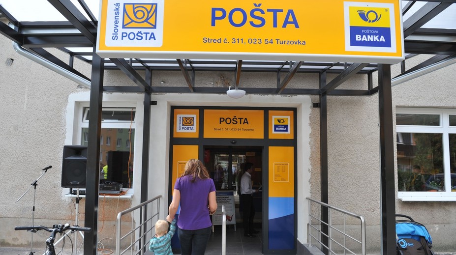 Pošta počas sviatkov mení otváracie hodiny. Informuje aj o zmene termínov vyplatenia dôchodkov