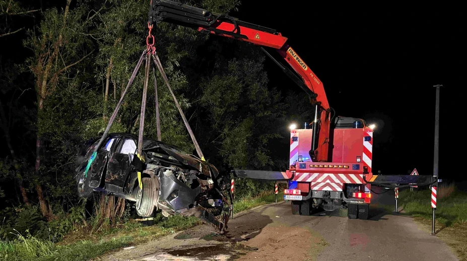 FOTO: Vážna nehoda: V aute sedelo 6 ľudí, šoféroval 16-ročný chlapec