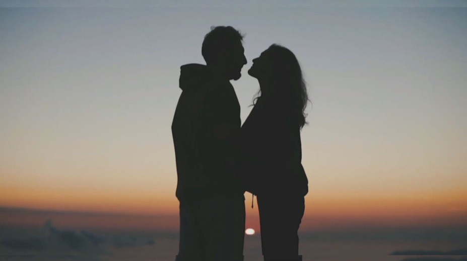 Milenci na dohodu už nie sú tabu. Mladí sa nechcú viazať, vzťahy sa menia