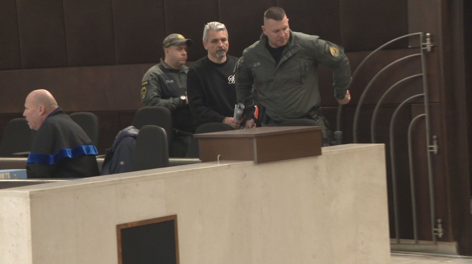 Bola to nehoda alebo vražda? Na súde so strelcom z Ivanky pri Dunaji vypovedali príbuzní aktérov incidentu