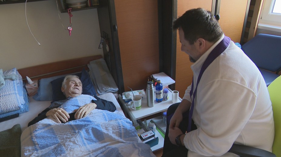 Keď liečba končí, prichádza pomoc domov. Tím mobilného hospicu stojí pri pacientoch až do konca