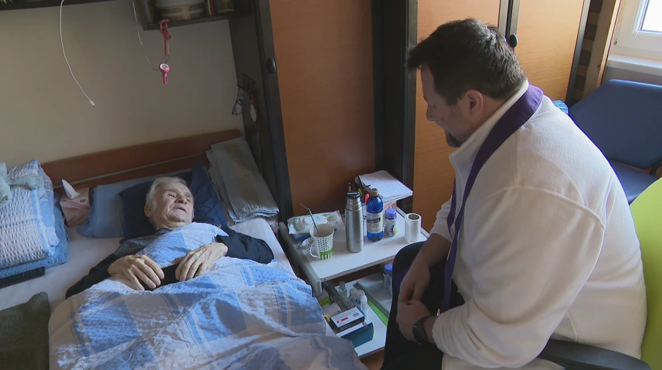 Keď liečba končí, prichádza pomoc domov. Tím mobilného hospicu stojí pri pacientoch až do konca