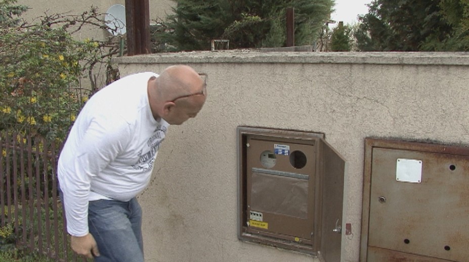 Obrovský účet za elektrinu stále odmieta zaplatiť, teraz ich elektromer znovu testovali
