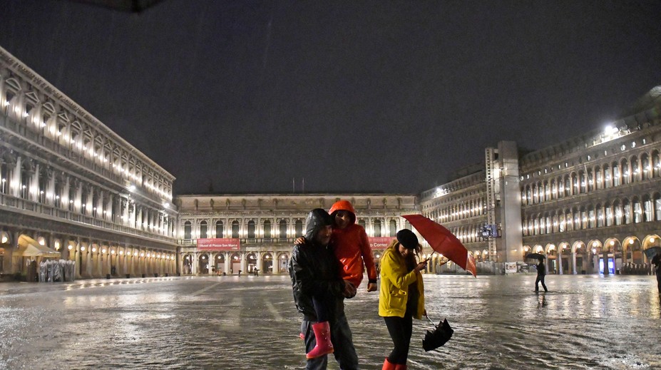 Benátky opäť pod vodu: Vysoký príliv zaplavil štvrtinu mesta