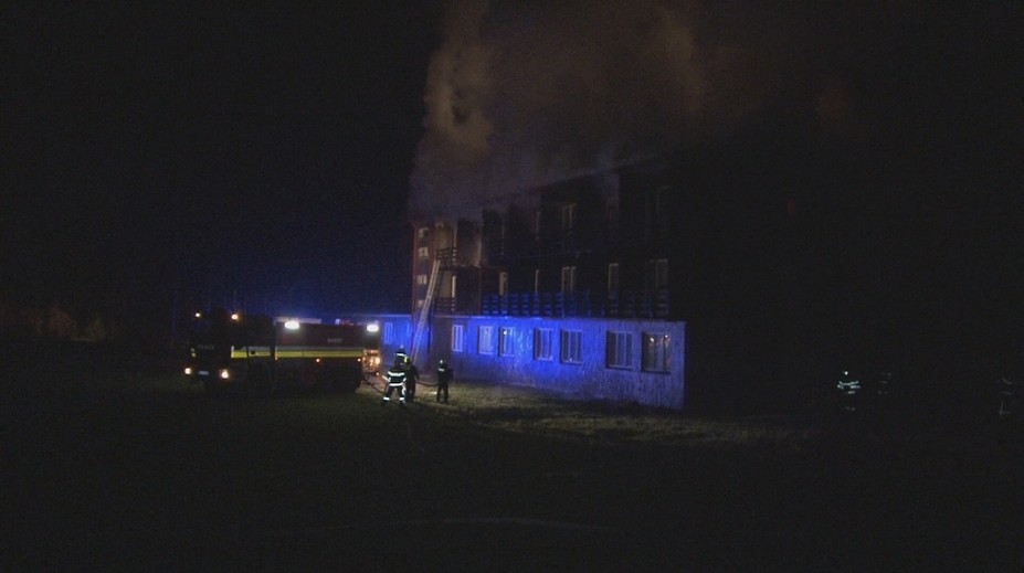 V Belušských Slatinách horel hotel. Podľa miestnych ho ktosi zapálil