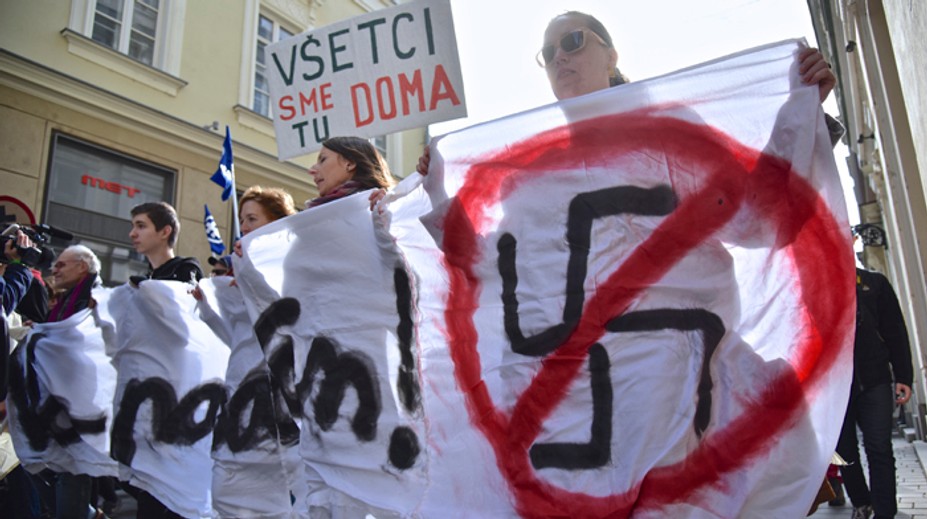 Bratislavou pochodovali antifašisti: NIE extrémizmu musí byť počuť