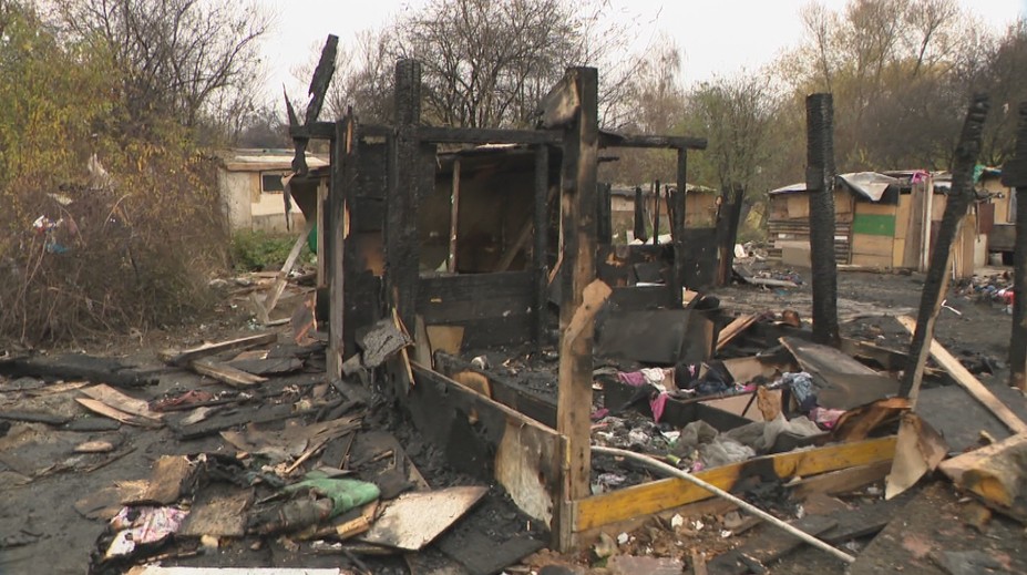 Tragický požiar v osade si vyžiadal životy dvoch detí: Obyvatelia stále čakajú na náhradné bývanie