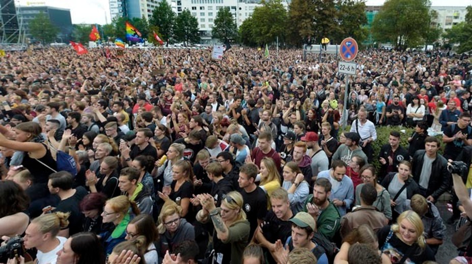 Na koncert proti pravicovému extrémizmu v Chemnitzi prišlo najmenej 65-tisíc ľudí