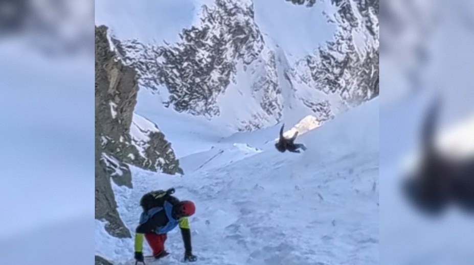 VIDEO: Desivý pád z Rysov. Muž letel žľabom ako handrová bábika, narazil si len malíček
