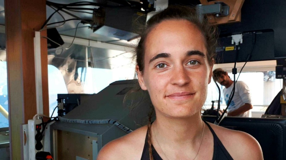 Kapitánka lode s migrantmi zažaluje Salviniho