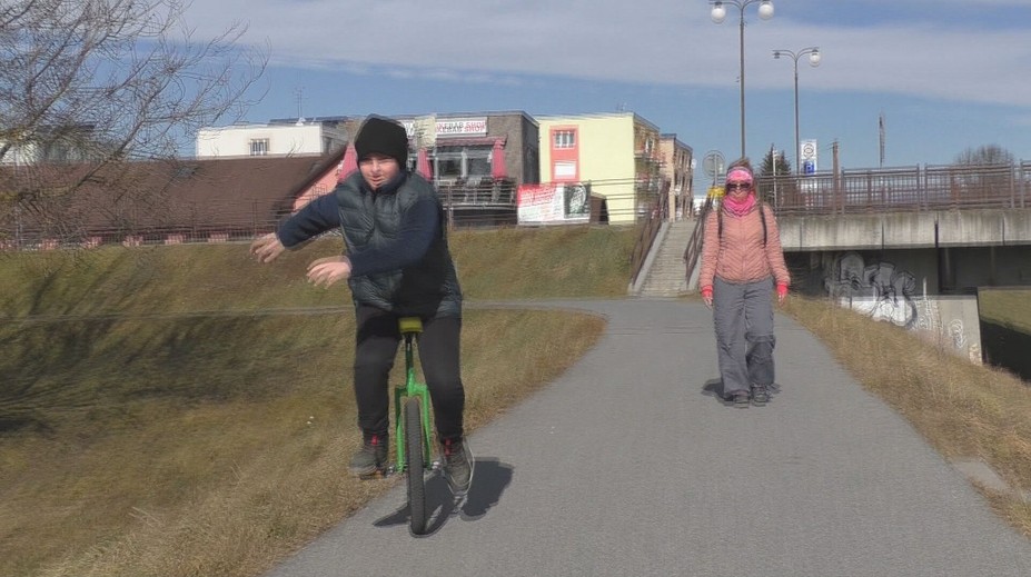 Jar sa hlási o slovo. Prví cyklisti na cyklotrasách, no ani lyžiari nemusia sedieť doma