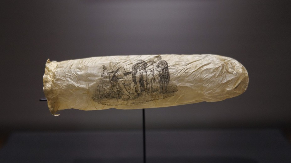 Holandské múzeum predstavuje unikátny kúsok. Vystaví kondóm z roku 1830, na ktorom je erotický obrázok