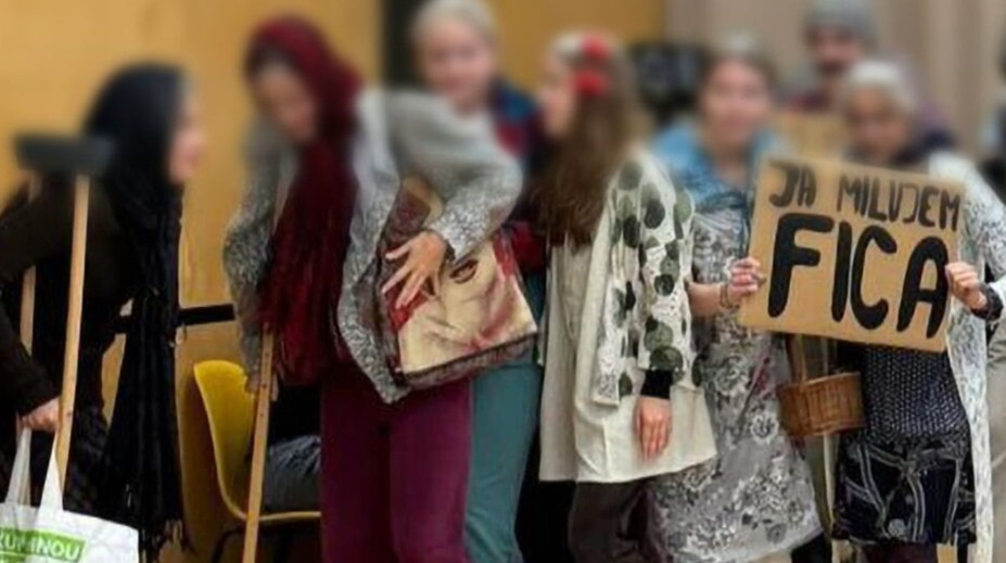 Študenti z gymnázia Bilíková sa stretli s Jednotou dôchodcov. Incident si vydiskutovali, riaditeľ za študentmi stojí