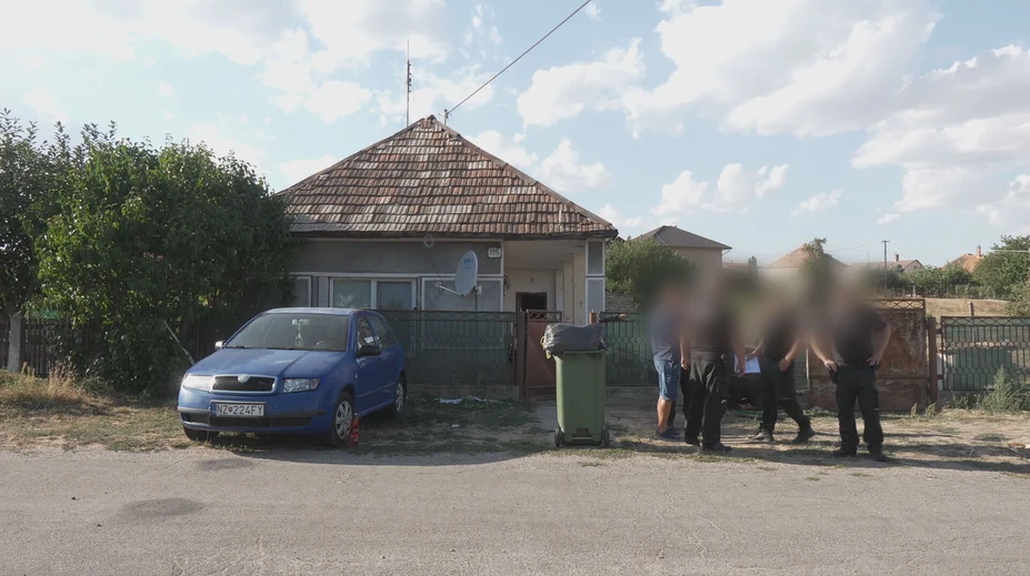Muža mali nájsť s podrezaným hrdlom. Podozrivý je jeho syn, no vypovedať zatiaľ nedokáže