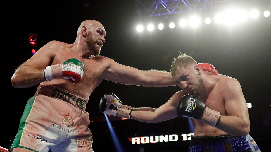 VIDEO: Fury sa s neznámym súperom vytrápil, napokon zostáva nezdolaný