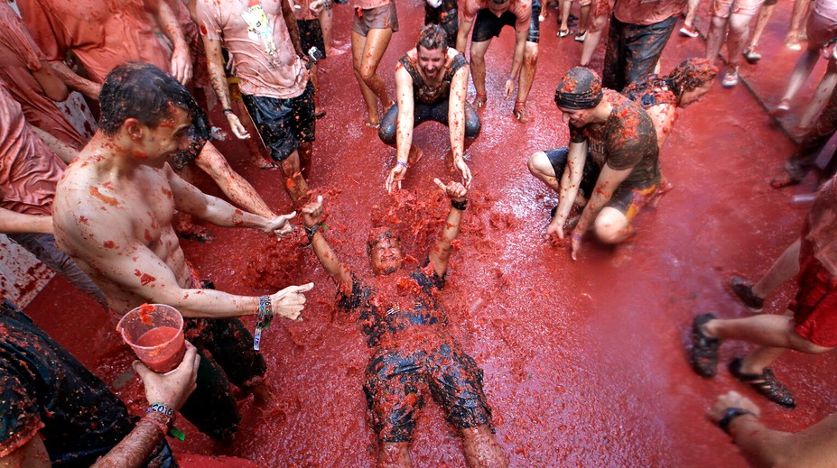 Pozrite si zábery z tradičnej rajčinovej bitky La Tomatina