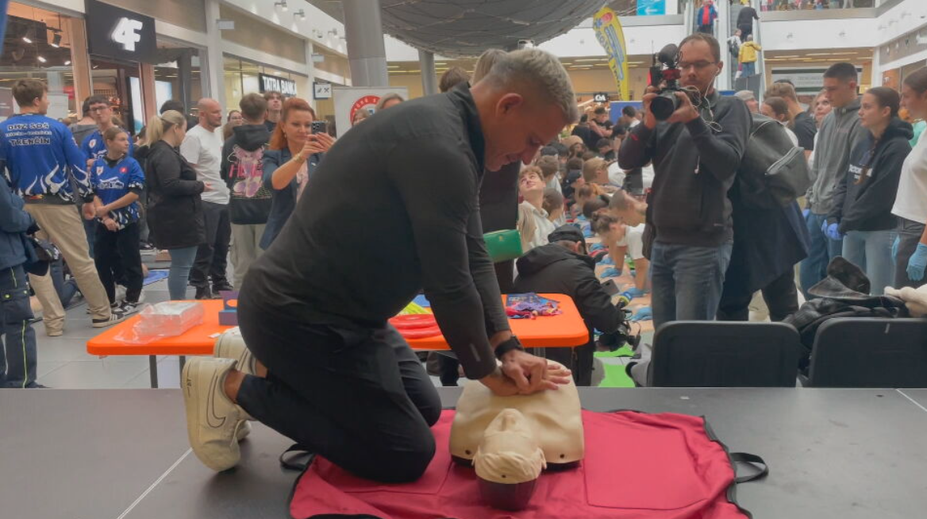 Na Slovensku máme nový rekord. Vyše 1000 ľudí sa zapojilo do akcie resuscitácie figurín