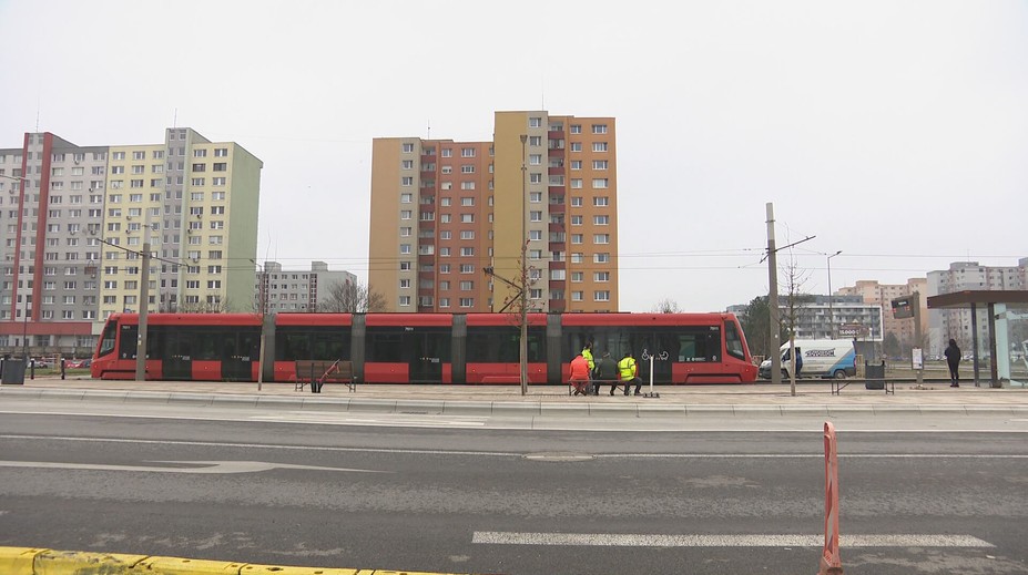 Električka v Petržalke pomohla miestnym aj v bohatstve. Ich byty stúpli na hodnote