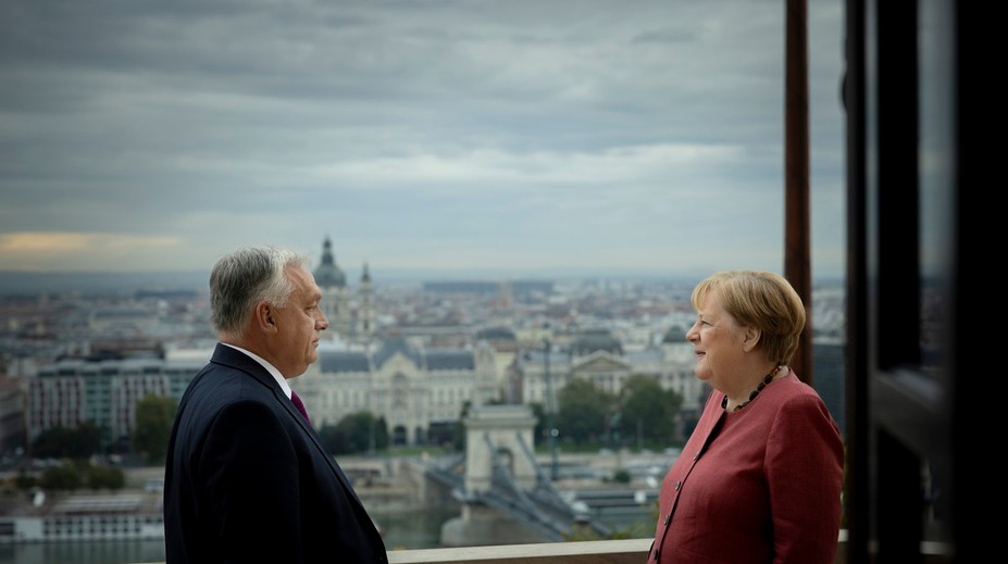 Chceli sme rokovať, oni však boli proti. Postoj Poľska a Pobaltia podľa Merkelovej prispel k vzniku vojny na Ukrajine