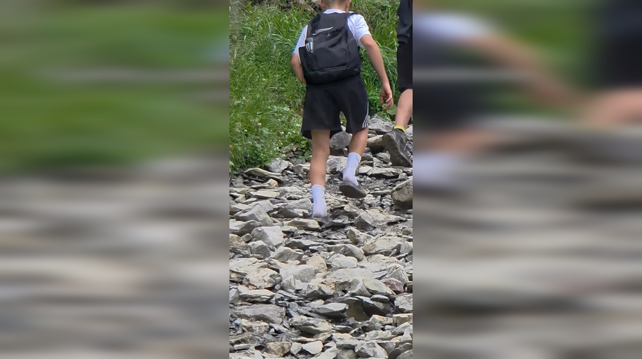 VIDEO: Turista v šľapkách z Tatier valcuje internet. „Lekár si už pripravuje faktúru,“ píšu ľudia