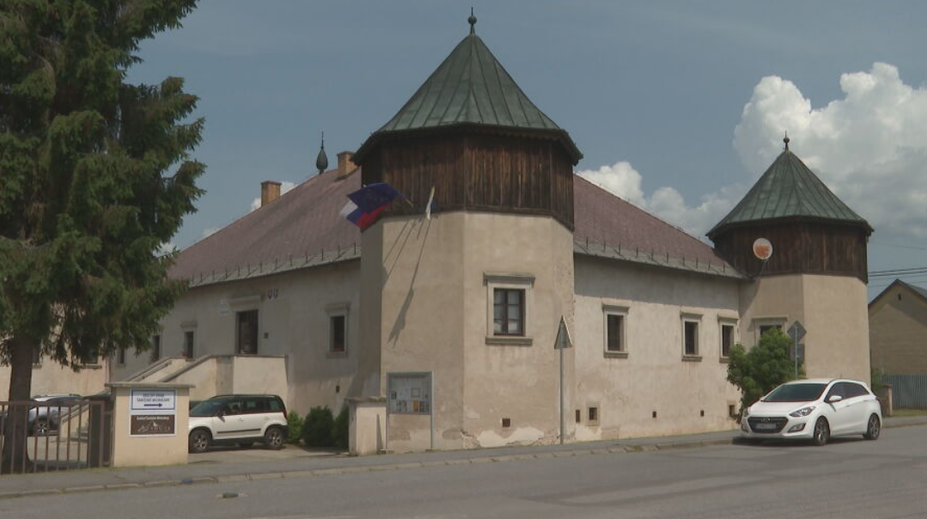 Celé Šarišské Michaľany sú v šoku. Obecnej účtovníčke sa podaril zločin ako z filmu