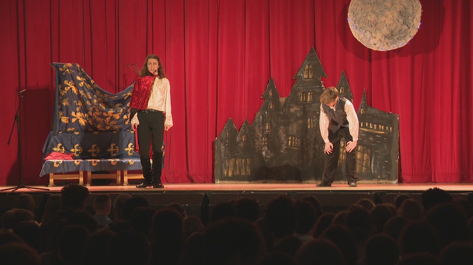 Divadlo v angličtine na bratislavskom gymnáziu. Študenti trénujú jazyk aj odvahu