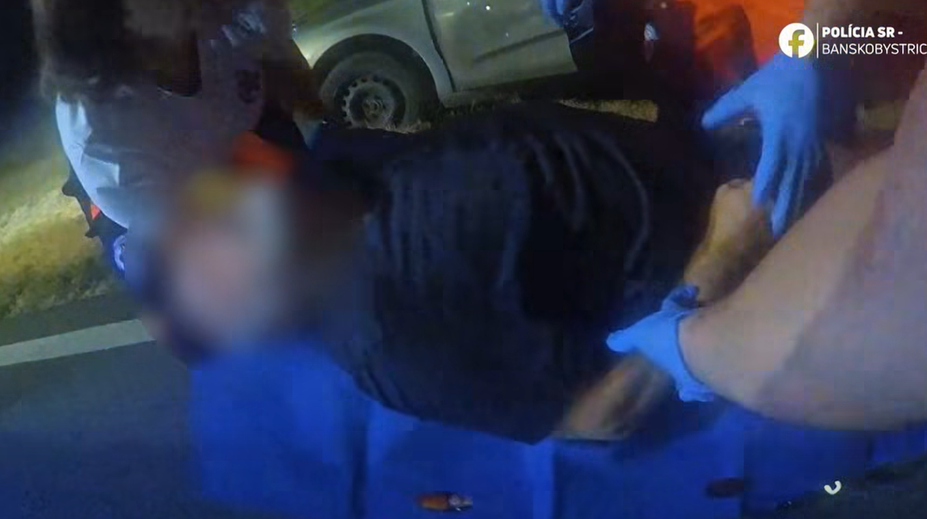 VIDEO: Muž počas šoférovania stratil vedomie. Auto skončilo mimo cesty