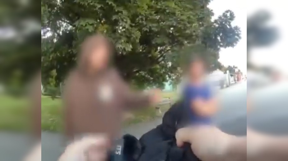FOTO a VIDEO: Brutálny útok na muža na invalidnom vozíku v Košiciach. Policajti zasiahli v pravý čas