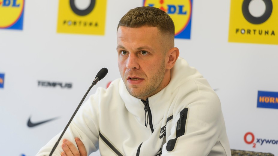 VIDEO: Skrat slovenského reprezentanta Vavra na turnaji pred Vianocami. Tínedžerovi strelil facku