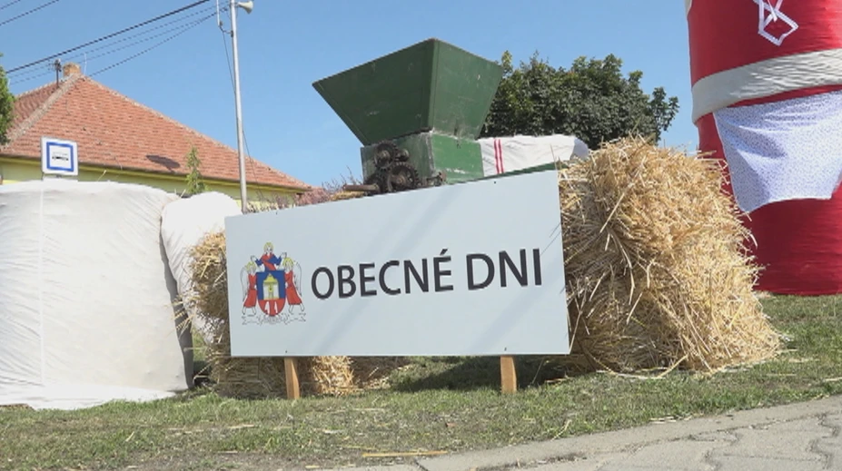 Pripravovali sa na oslavy obce a za pár dní im vandali všetko zničili. Nasnímala ich kamera