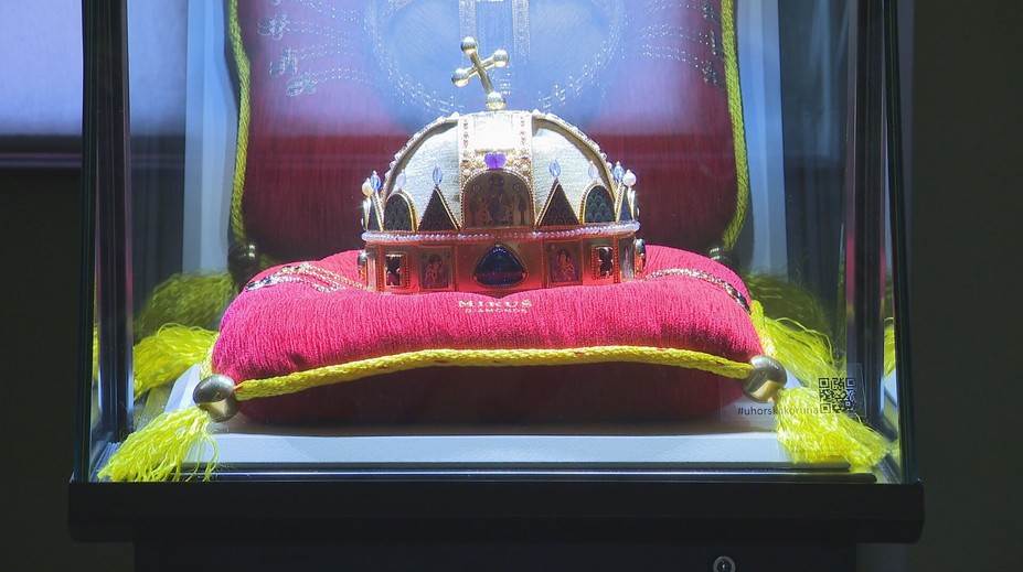 Slovenskí klenotníci vytvorili vernú kópiu uhorskej kráľovskej koruny. Trvalo im to vyše tisíc hodín