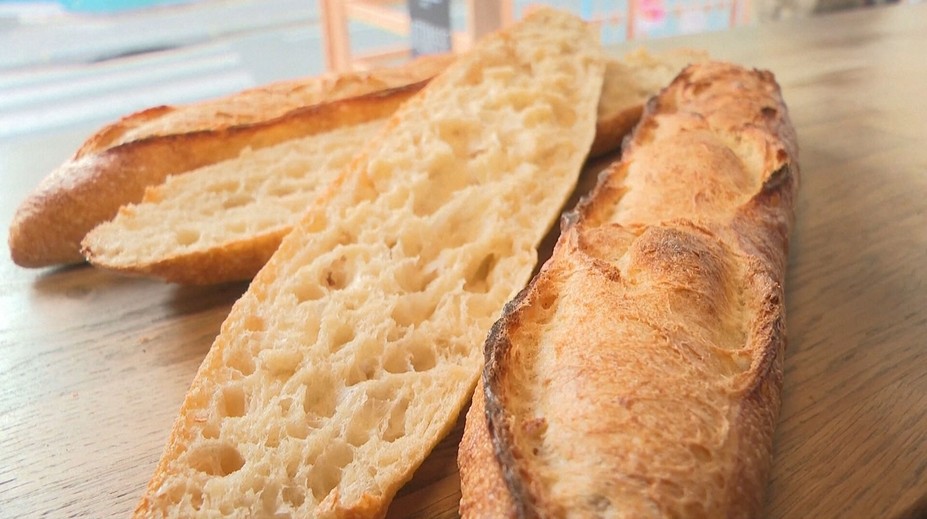 Jeden z francúzskych symbolov sa možno zmení. Hrozí, že bagety budú kratšie