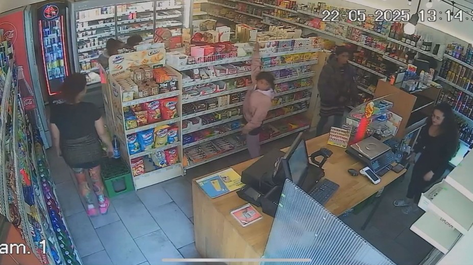 Zobrali aj nákupnú tašku. Zlodeji rabujú obchody za bieleho dňa, podnikatelia už policajtov ani nevolajú