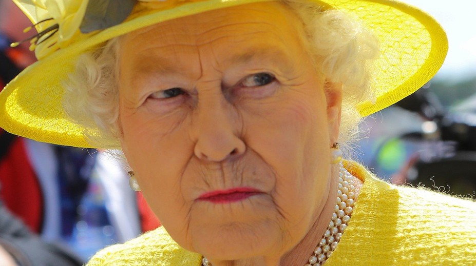 Oj! Prsia v kráľovskej rodine ako na dlani