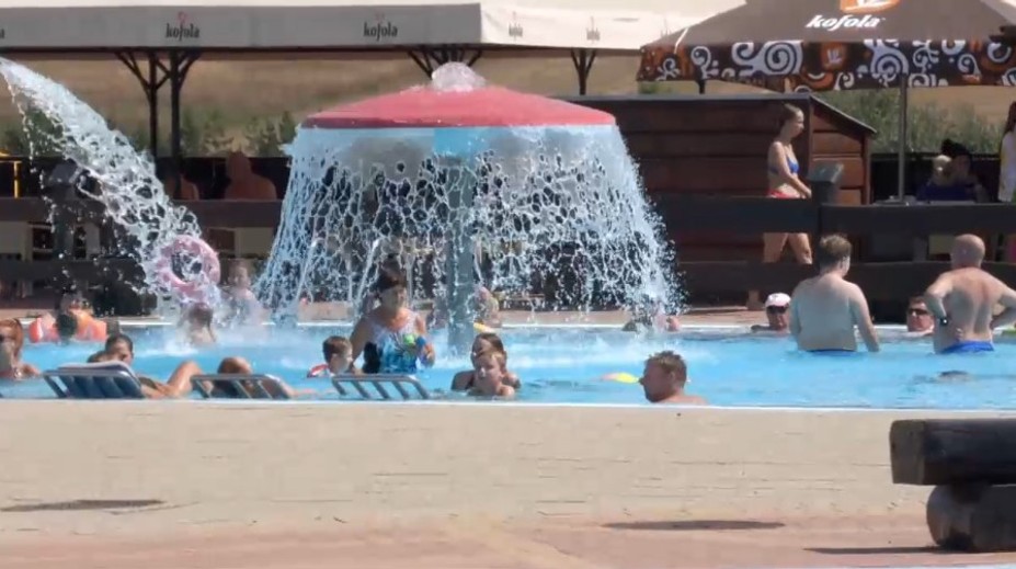 Leto na kúpaliskách a v akvaparkoch bude drahšie. Zisťovali sme, koľko si odložiť na vstupné