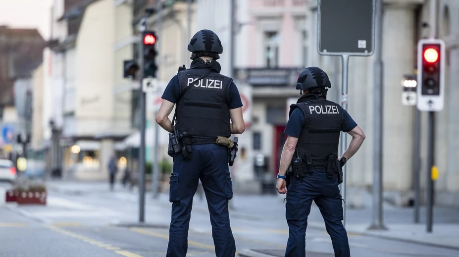 Streľba na párty vo Švajčiarsku: Ľudia si výstrely najprv pomýlili s ohňostrojom, potom zaznel krik